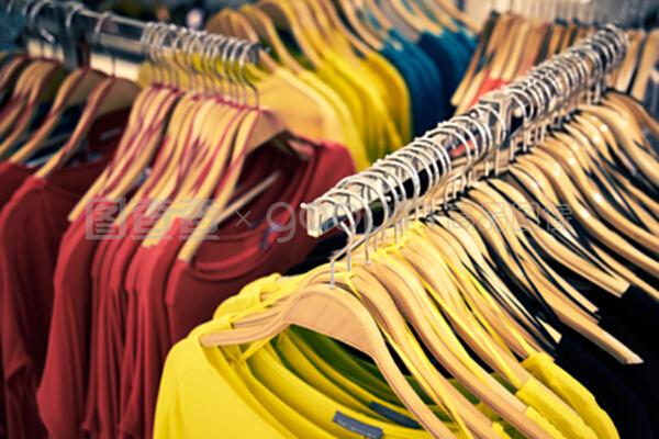 現代服飾零售店的多元景觀 從T恤到鞋帽的消費體驗