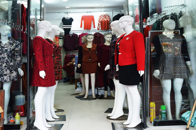 櫥窗里的潮流宣言 時裝店與鞋帽店的零售美學(xué)