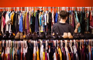 2015服裝電商銷售額增長21%，未來機(jī)會聚焦何處？鞋帽零售新趨勢探析